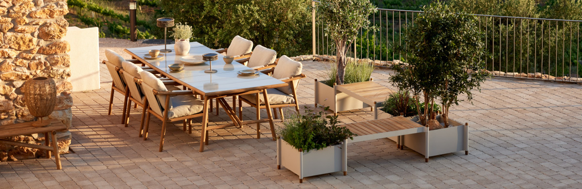 Sticks Pflanzgefäß und Bank